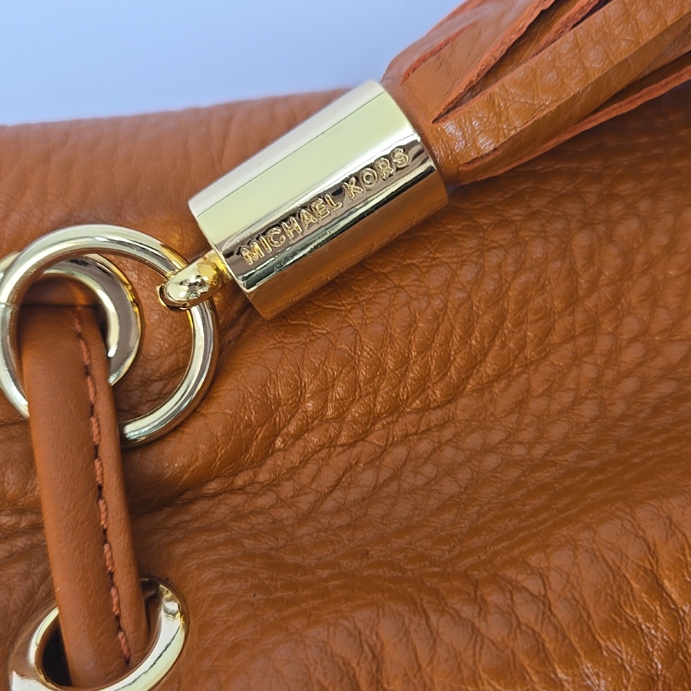 EUC Michael Kors Elegant Leather Bucket Crossbody Bag - Picture 4 of 7